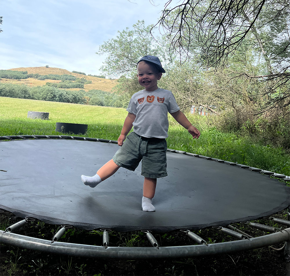 Kids play area / trampoline