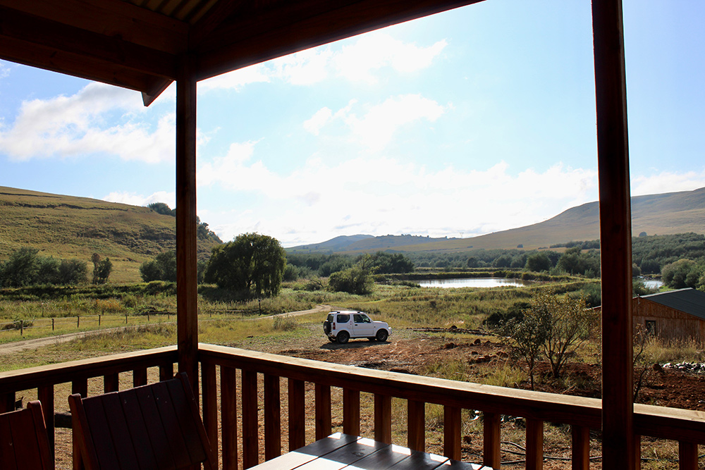 1-Bedroom Pet-Friendly Riverside Cabin 2: Selah - Deck view over the dam