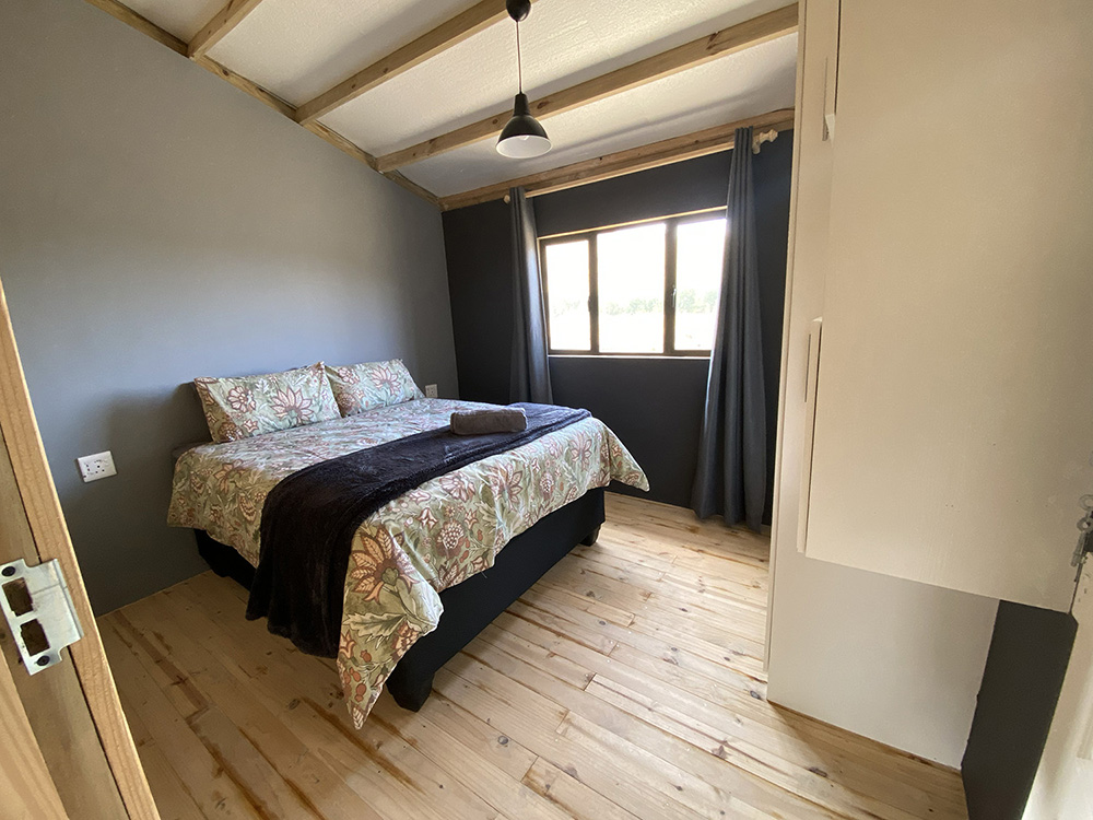 2-Bedroom Riverside Cabin 7: Shekinah - Bedroom with double bed and window
